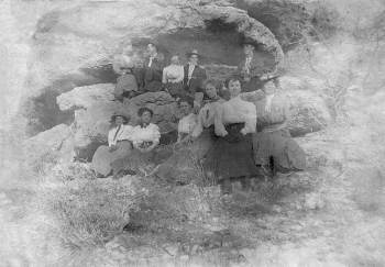 rocks03.jpg - 14146 Bytes